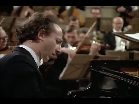 WOLFGANG AMADEUS MOZART Piano Concerto A major K. 488 [HN767]